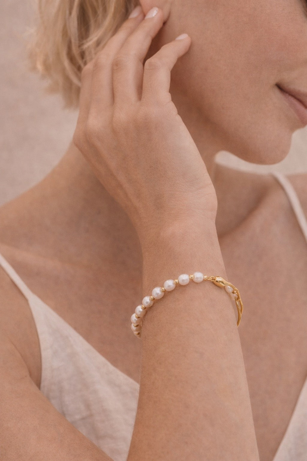 Lumière Pearl Cuff